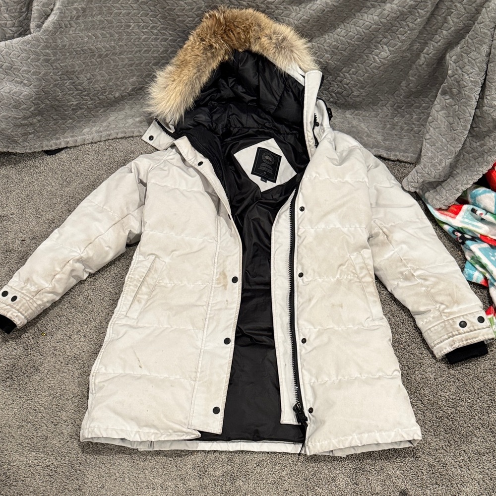 Canada Goose Black and White Interior Label